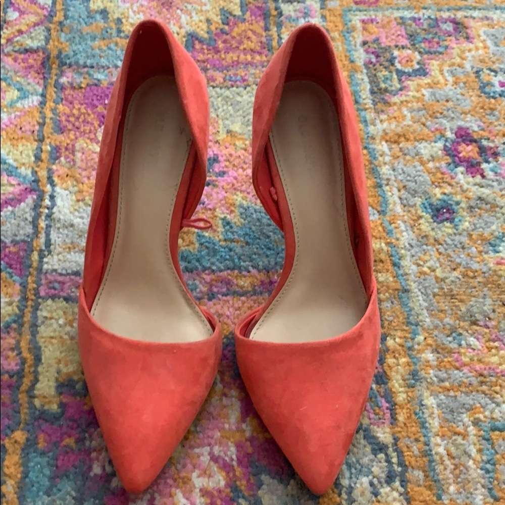 Old navy salmon suede heels size 8